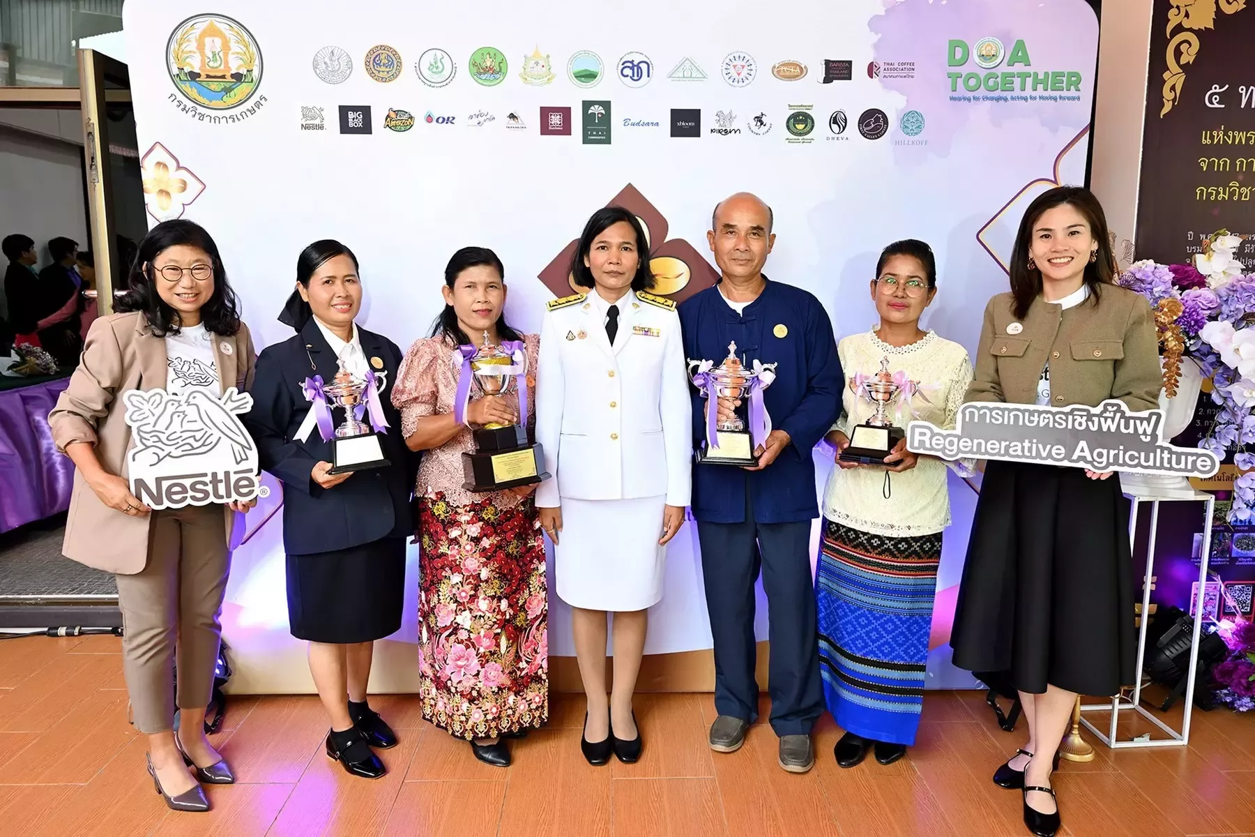 เนสท์เล่สนับสนุนการประกวดสุดยอดกาแฟไทย  ร่วมแสดงความยินดีกับเกษตรกรผู้ชนะการประกวดสวนกาแฟที่ยั่งยืน