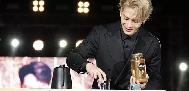 แจ็คสันได้เตรียมเนสกาแฟ โกลด์ เครมมา