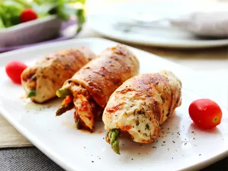 ไก่ม้วนไส้ผัก