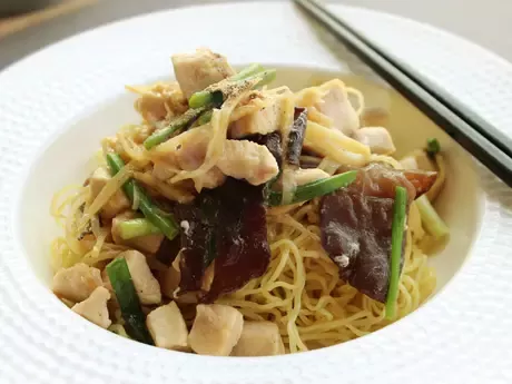 บะหมี่ไก่ผัดขิงน้ำมันหอย