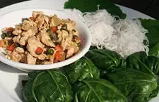 เมี่ยงไก่ห่อคะน้า