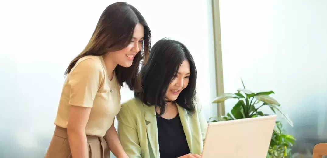 girls working