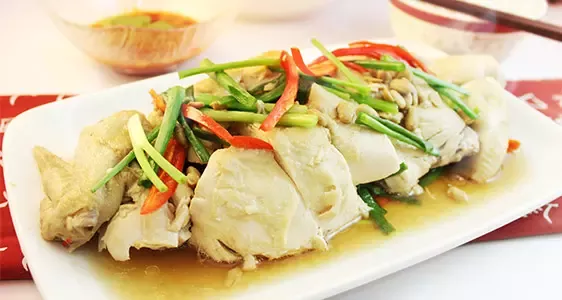 Steamed chicken with soybean sauce
