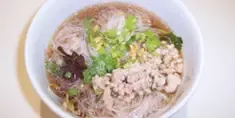 ก๋วยเตี๋ยวหมูสมุนไพร
