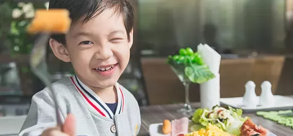 สร้างนิสัยกินดีให้ลูกวัยเรียน