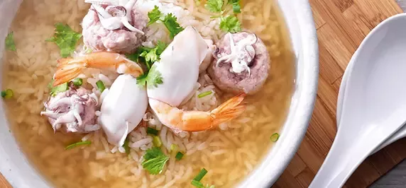 ข้าวต้มทะเลเต็มอวน