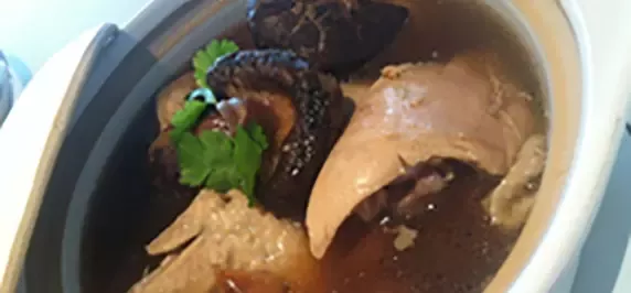 ไก่ตุ๋นยาจีน